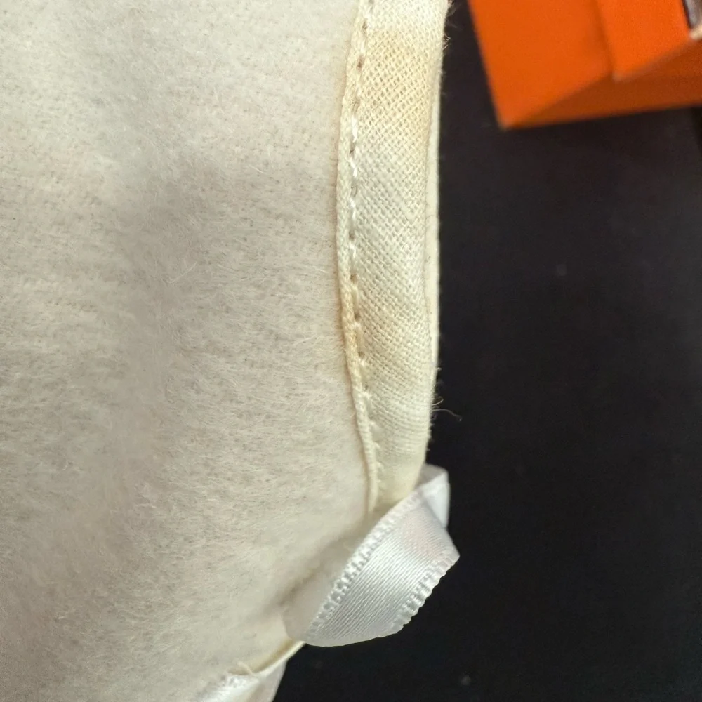 Used in great condition Hermès Baby Shoes with Box & dustbag